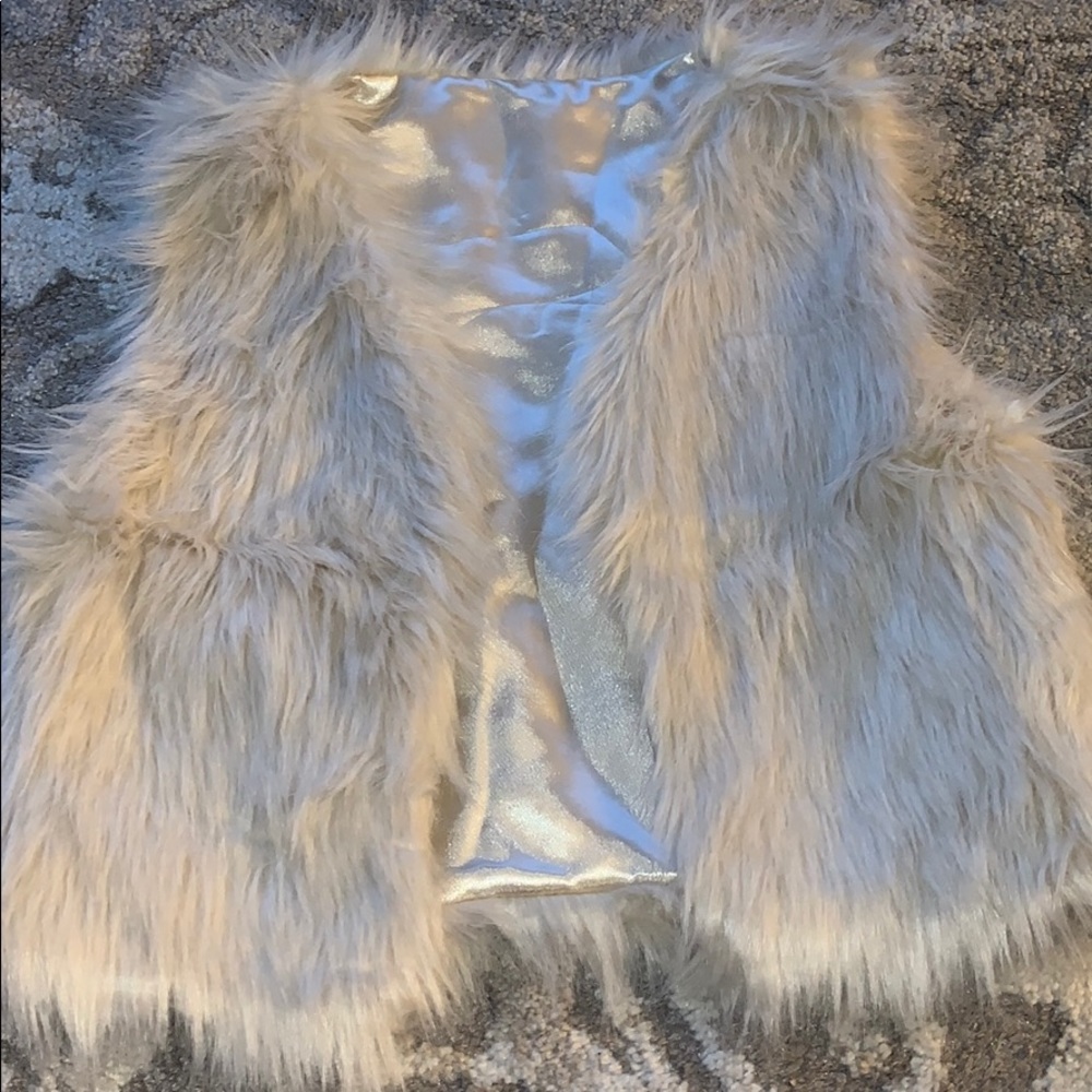 100% polyester furry vest